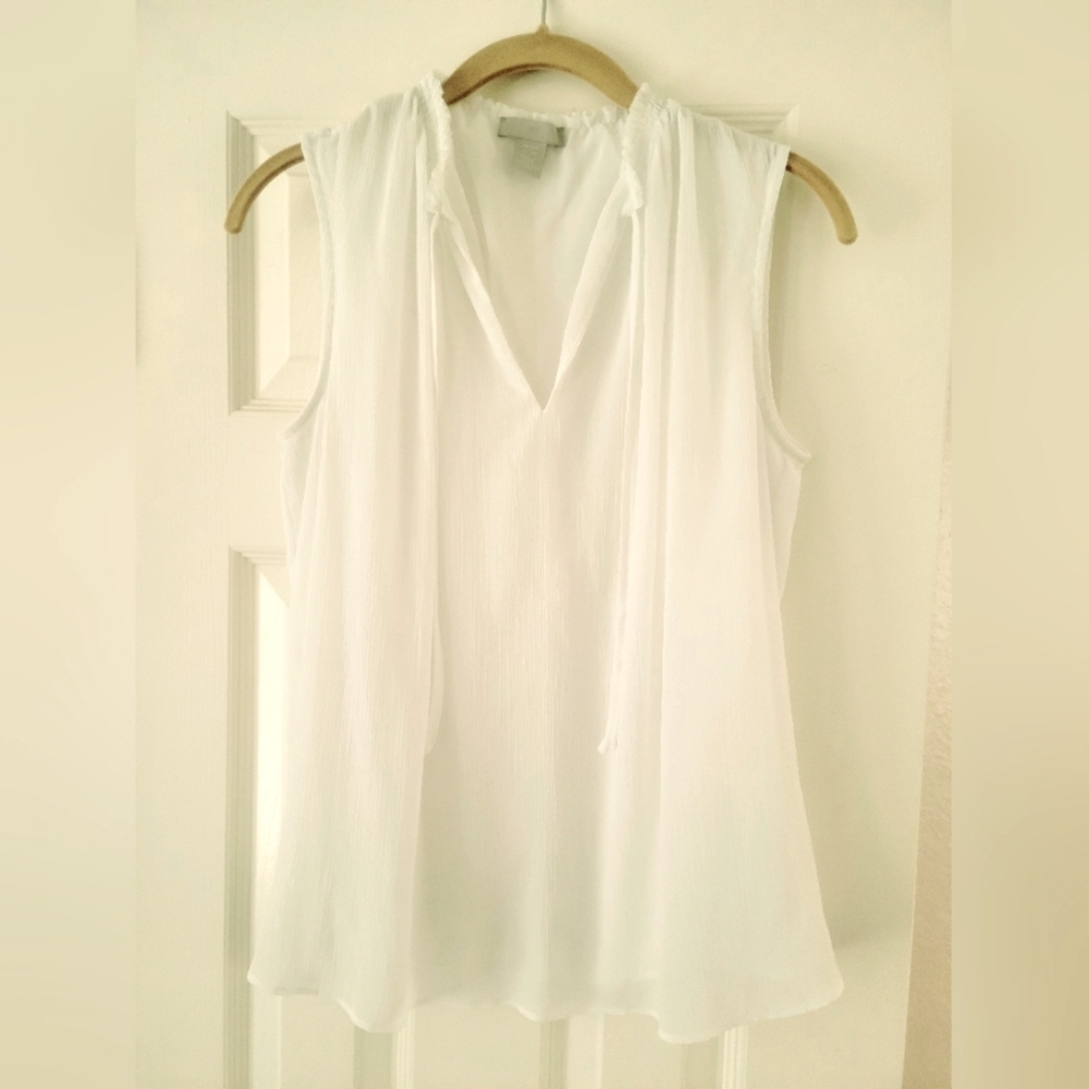 H&M White V-Neck Sleeveless Blouse, Ruffle Accent Collar w Tie String sz XXS